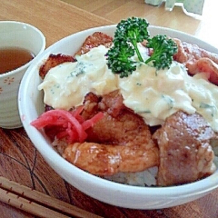 スタミナつけてね！焼き肉丼☆タルタルソースがけ